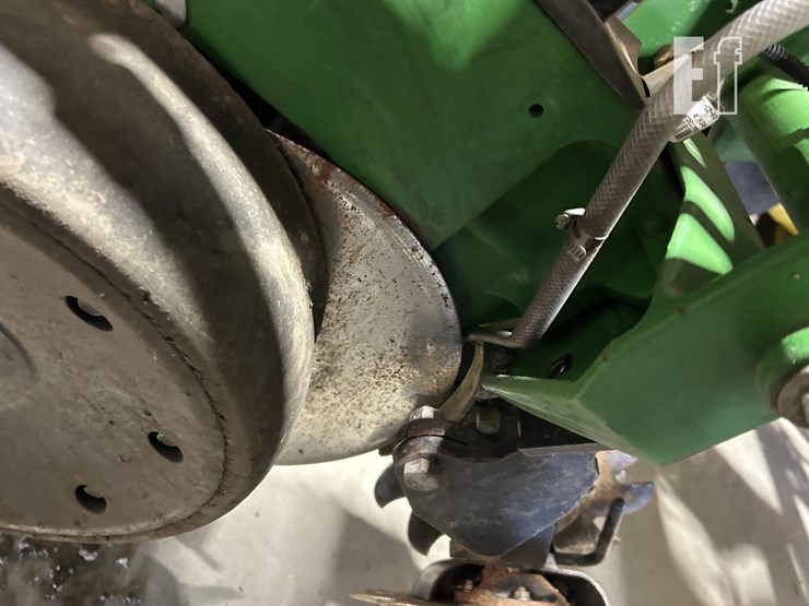 2014-john-deere-db60-image-46