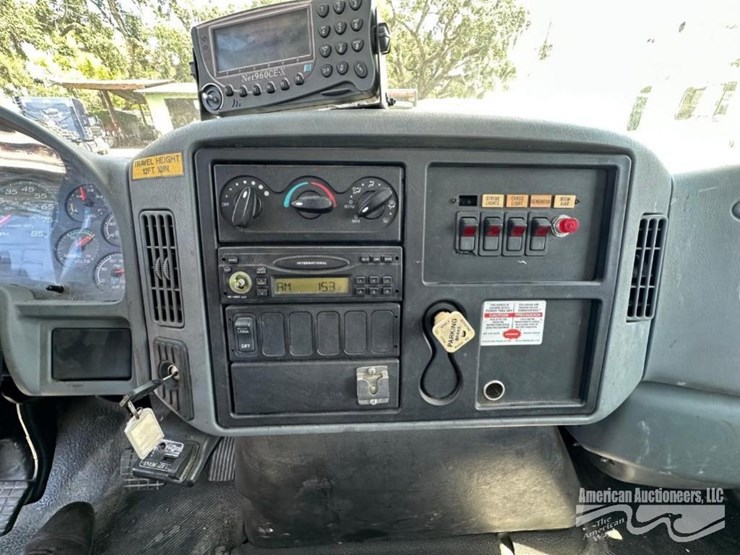 2007-international-durastar-4300-image-9