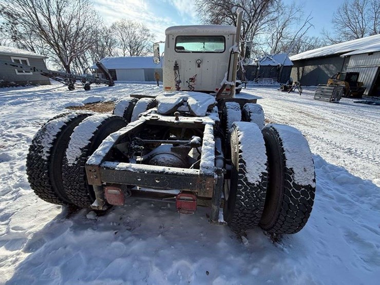 1996-international-8100-image-11