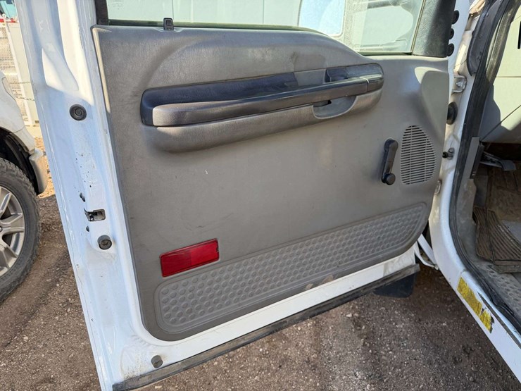 2006-ford-f550-image-29