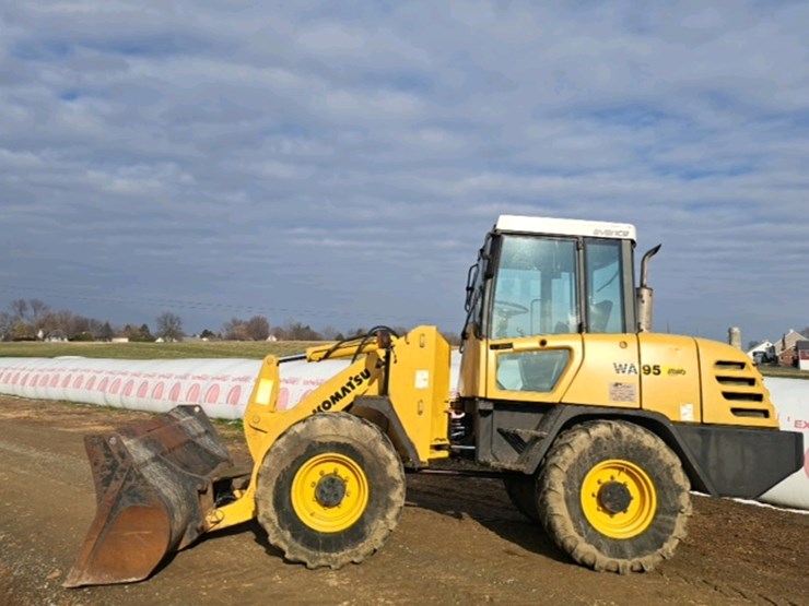 #1700-•-1999-komatsu-wa95-wheel-loader-image-2
