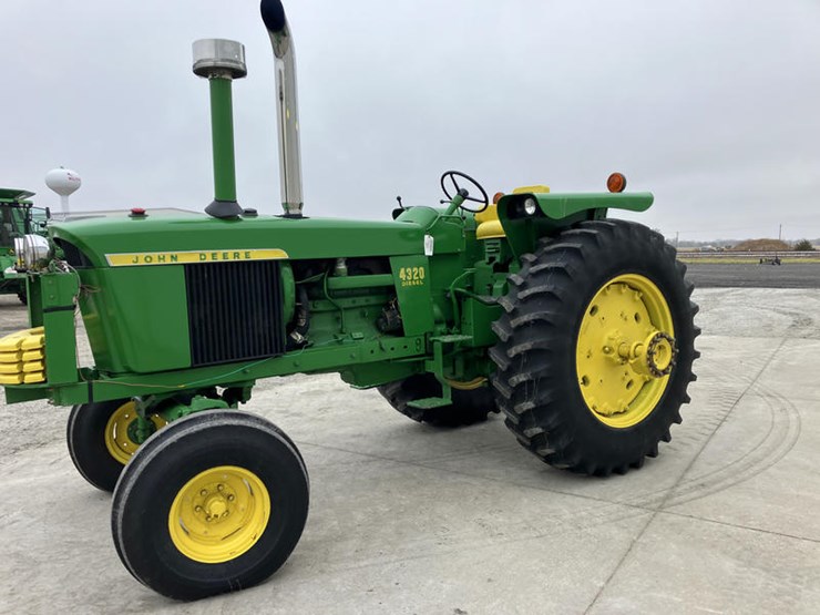 john-deere-4320-image-17