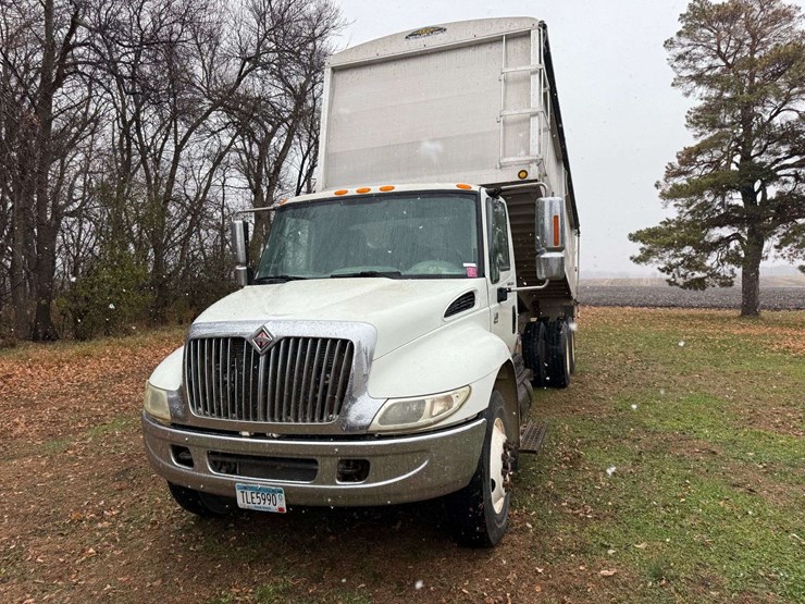 2004-international-durastar-4400-image-3
