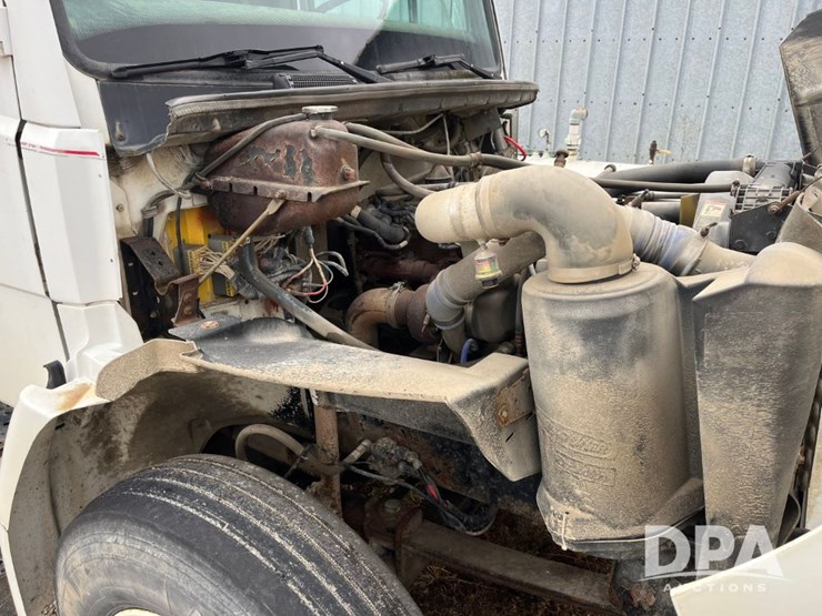 1999-freightliner-fl70-image-53