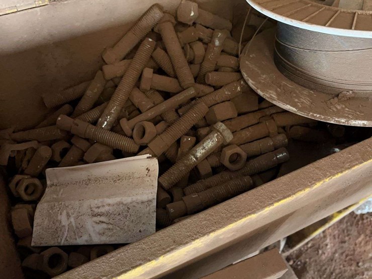 (2)-10'-metal-storage-box-and-contents-image-13