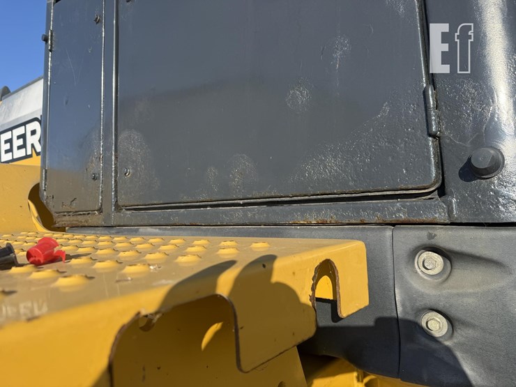 2011-deere-624k-image-13