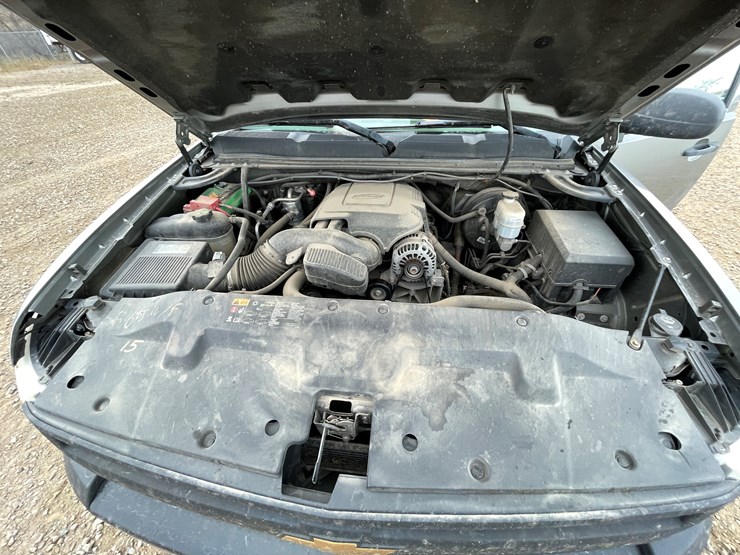 #1125-•-2013-chevrolet-silverado-pickup-truck-(has-mn-title)-image-18