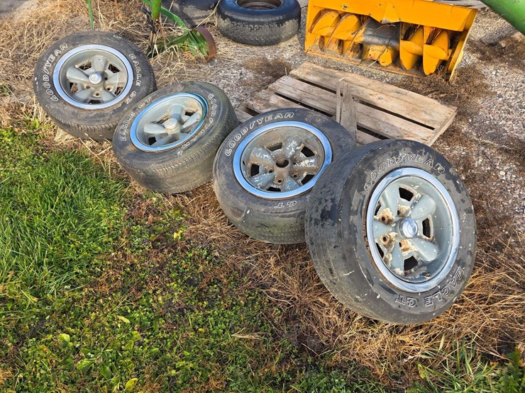 (4)-mid-70’s-chevrolet-rally-wheels,-missing-1-center-cap,-all-trim-rings-are-there,-buying-all-for-image-2