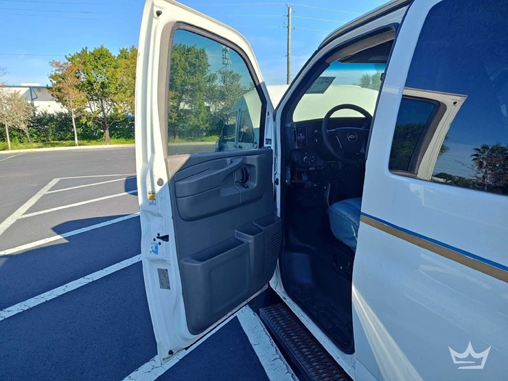 2015-chevrolet-express-2500-image-12