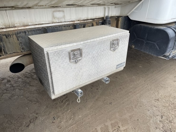 international-4900-image-15