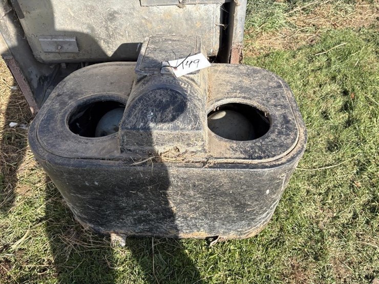 mira-fount-waterer-w/floats-image-1