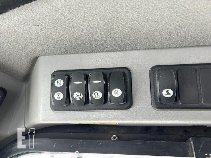 2016-caterpillar-259d-image-40