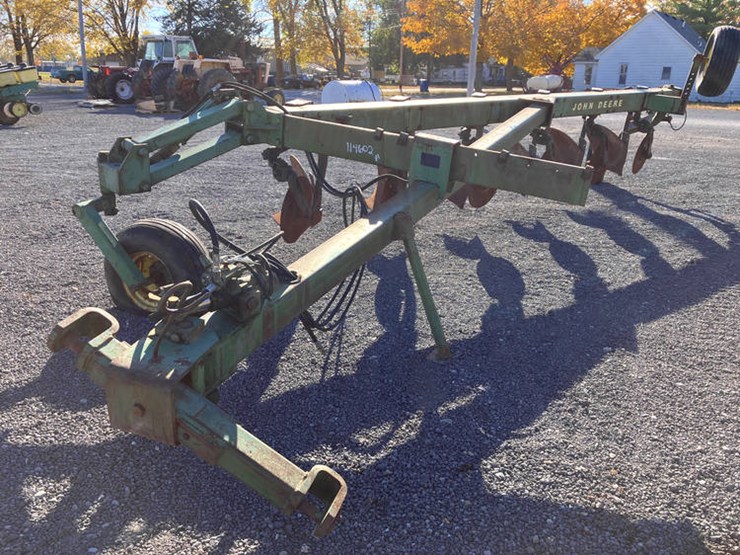 john-deere-2700-image-2