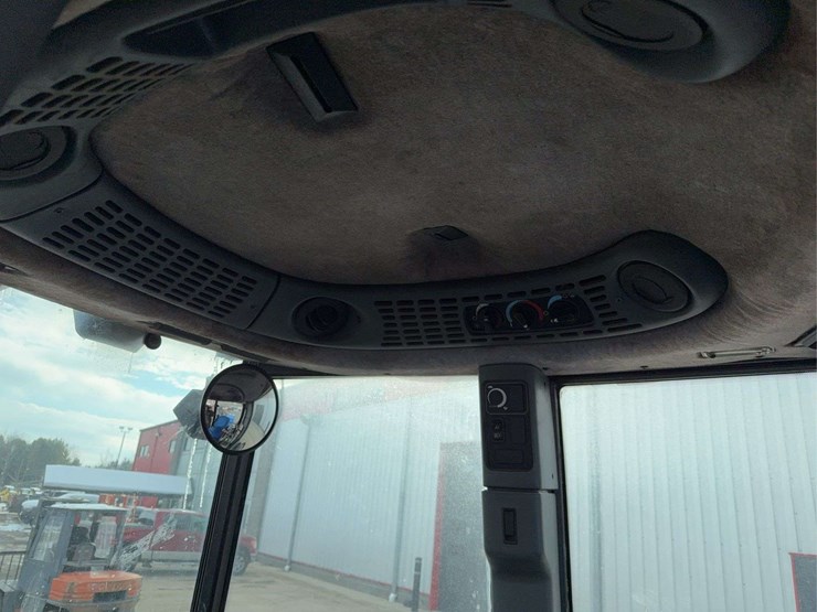 new-holland-tv145-image-43