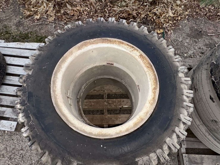 (3)-9.00-20-truck-drive-tires,-on-dayton-rims-image-2