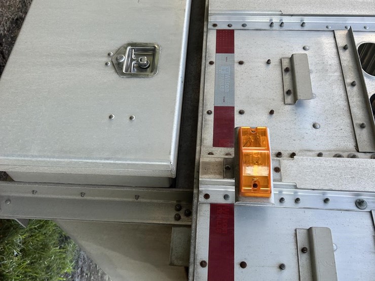 2019-wilson-livestock-trailer-image-12