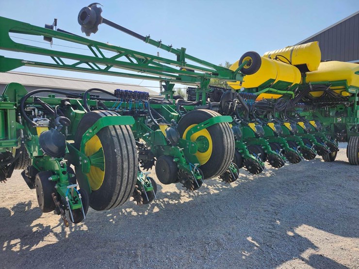 john-deere-1775-image-4