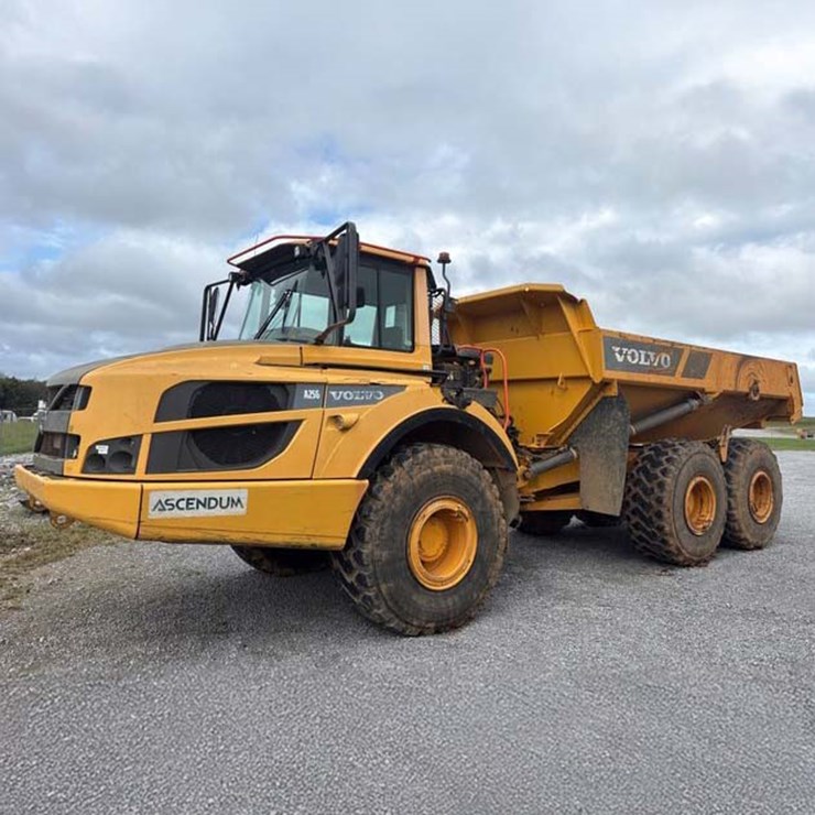 2017 VOLVO A25G