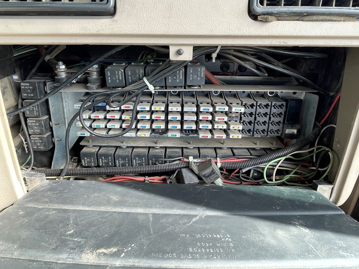 #1000-•-2007-international-transport-truck-tractor-(has-mn-title)-image-39