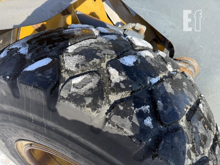 2011-deere-624k-image-5