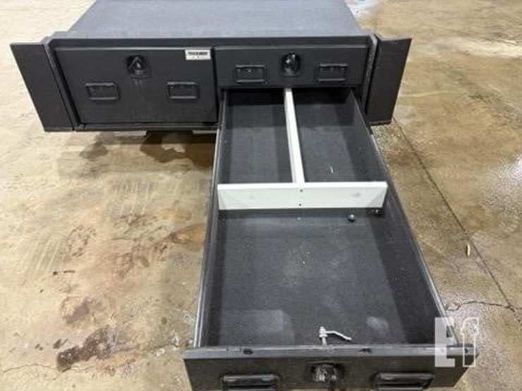 truck-vault-slide-in-triple-compartment-toolbox,-image-8