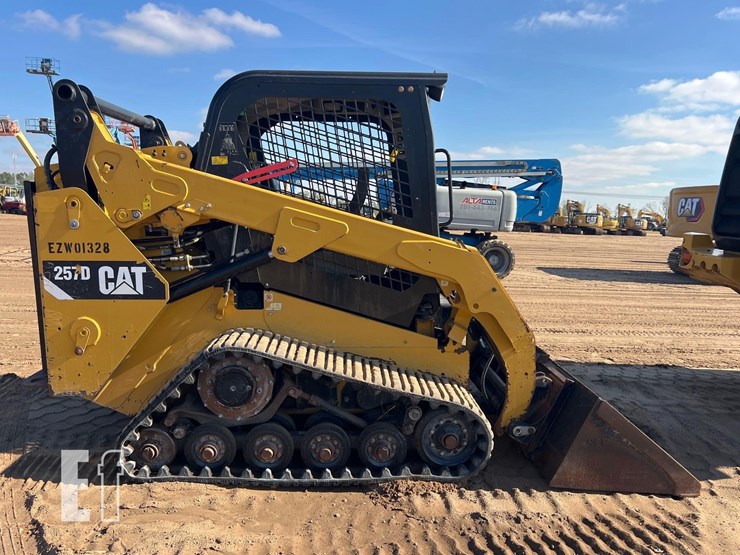 2015-caterpillar-257d-image-5