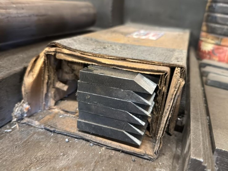 #178-•-chipper-knives*-image-2