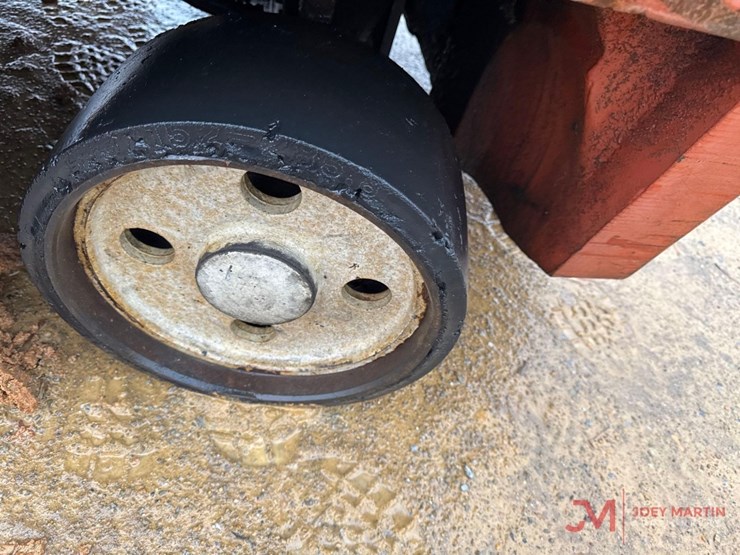 nissan-50-straight-mast-forklift-image-8