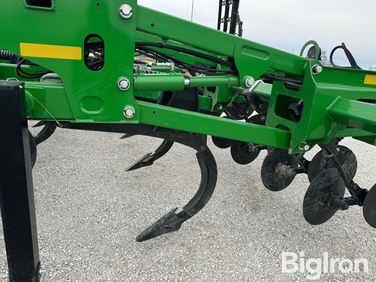 2023-john-deere-2730-image-18