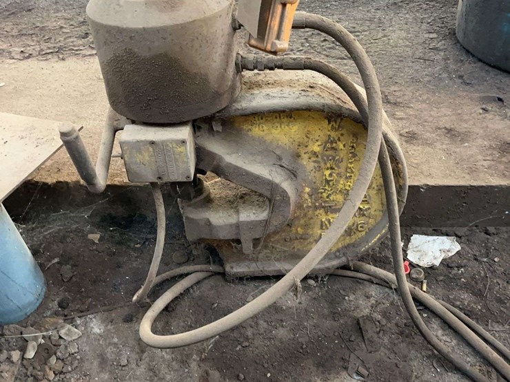 yale-1/2-ton-crane-and-c-punch-image-3