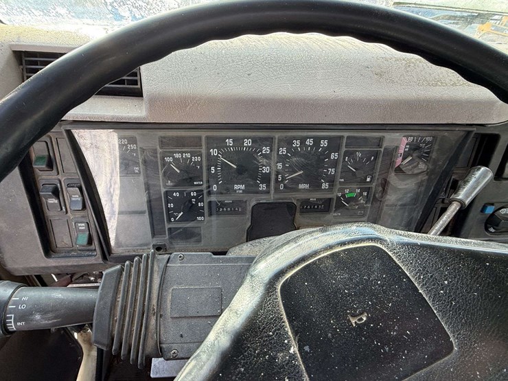 1996-international-8100-image-28