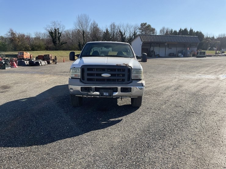 2004-ford-f250-xl-image-2