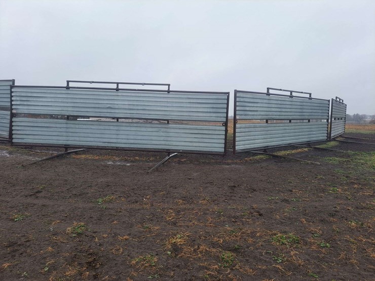 (1)-c&w-welding-windbreak-panel,-26’-long,-14’-removable-legs,-weigh-over-1150lbs-image-1