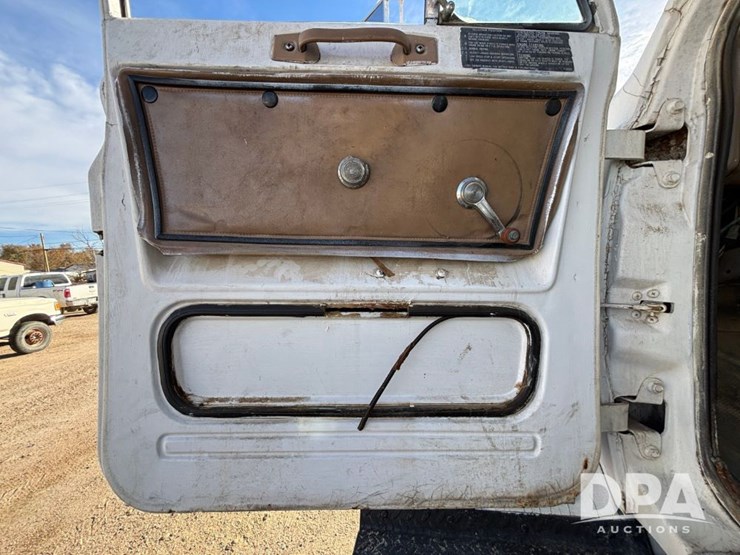 1981-new-leader-l2020-image-67