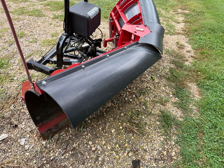 2018-hiniker-poly-snowplow-with-mounts-for-a-99-01-3/4-ton-chevrolet,-has-controller-image-18