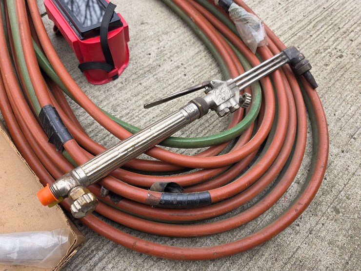 acetylene-smith-brand-torch,-hoses-and-misc,-freshly-rebuilt-regulator-and-misc-tips-image-9