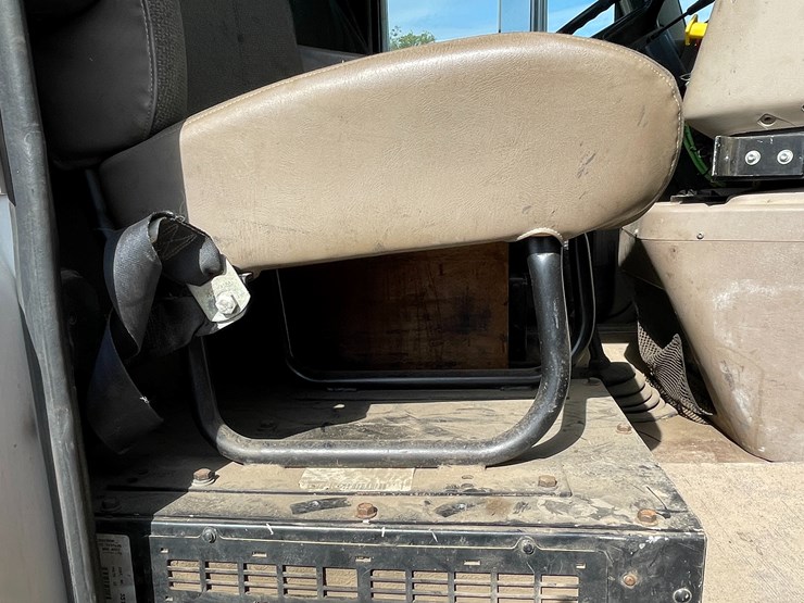 #1000-•-2007-international-transport-truck-tractor-(has-mn-title)-image-37