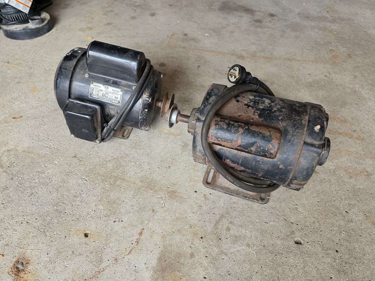 (2)-110v-electric-motors,-1-–-3/4hp-and-1-unknown,-all-in-working-order-per-seller,-buying-all-for-o-image-5