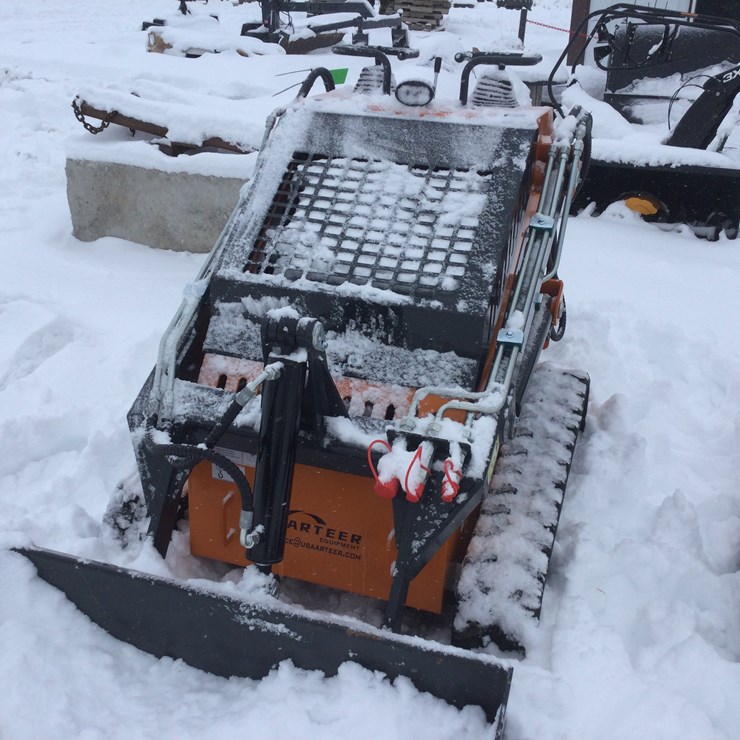 #4550 • Unused Arteer Mini Skis Steer