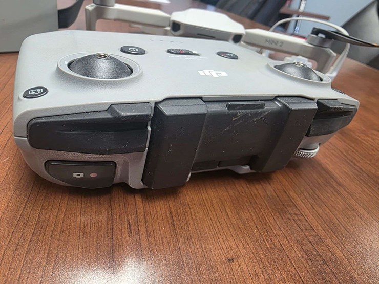 dji-mini-2-drone-with-fly-more-package,-has-3-batteries,-extra-propellers-and-tablet-holder,-only-fl-image-6