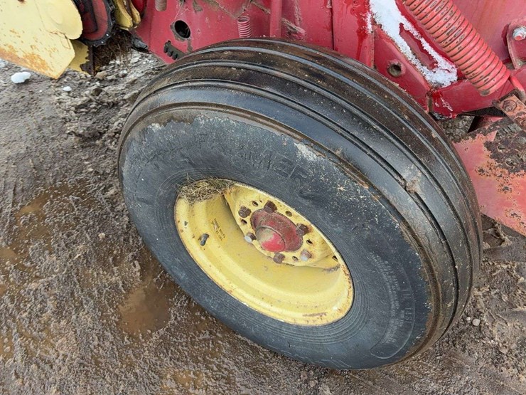 new-holland-855-image-5