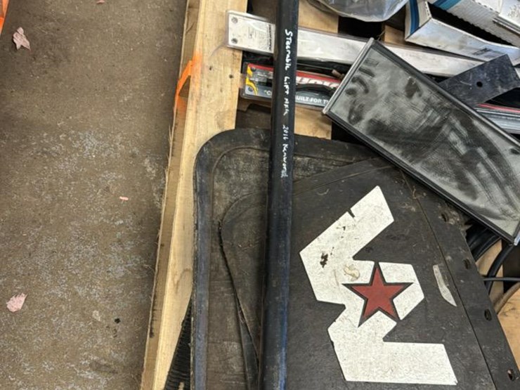 #189-•-skid-of-miscellaneous-truck-parts*-image-3