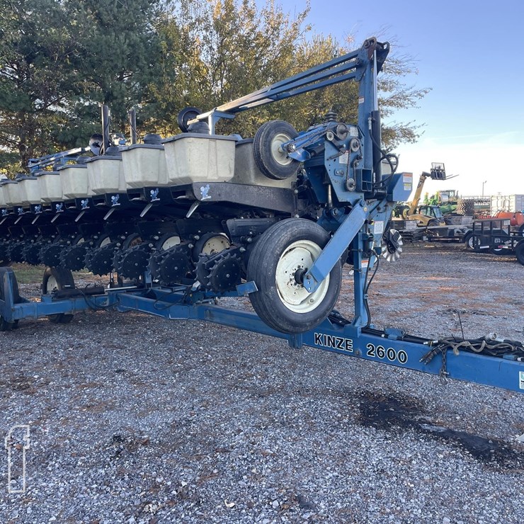 1997 KINZE 2600