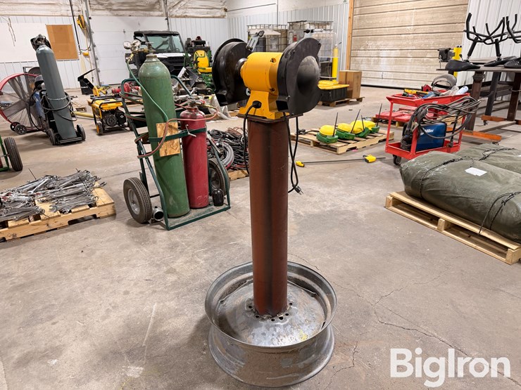 2022-dewalt-dw758-bench-grinder-image-3