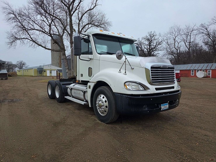 2007-freightliner-cl120-day-cab-semi,-978,000-miles,-detroit-series-60-–-14l-engine,-515hp,-10-speed-image-6