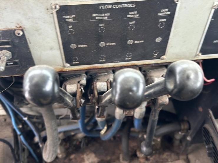 1981-oshkosh-green-snow-blower-image-58