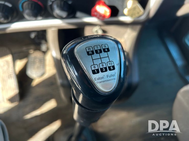 2009-kenworth-t800-image-44