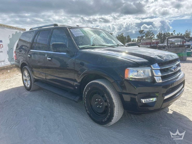 2017-ford-expedition-limited-image-3