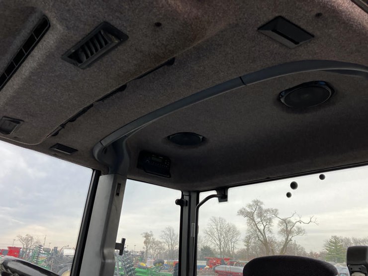 new-holland-8870-image-19