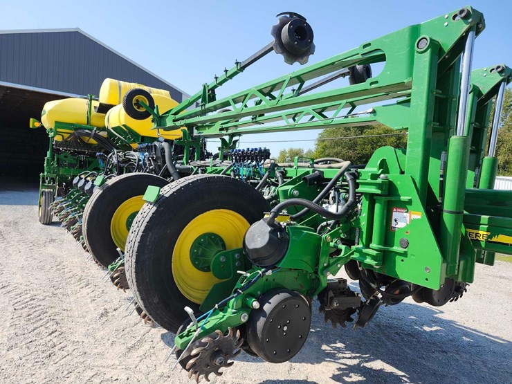 john-deere-1775-image-13